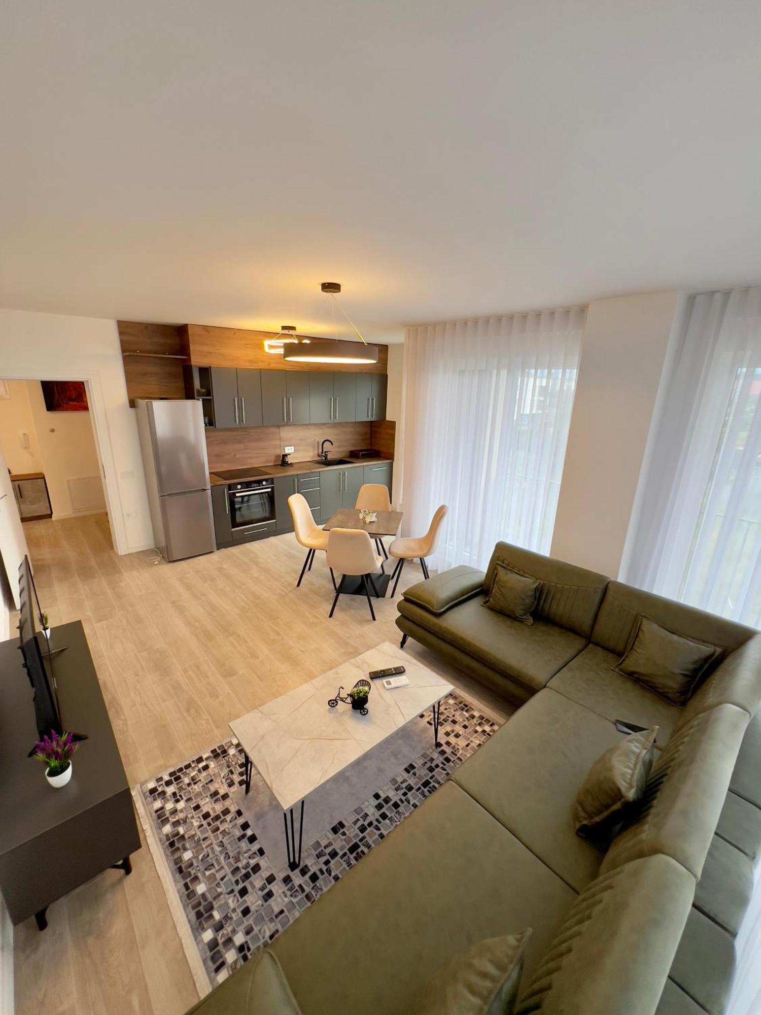 Holiday Apartments Gjakova Bagian luar foto